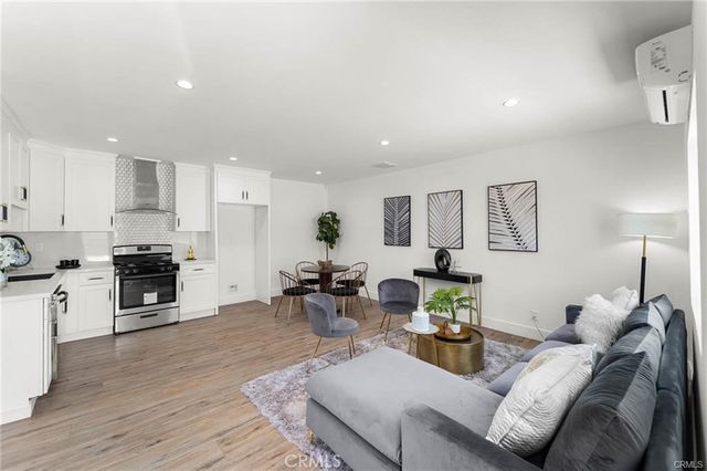 11445 Saticoy Street, North Hollywood, CA 91605