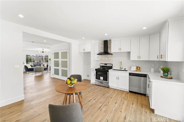 11445 Saticoy Street, North Hollywood, CA 91605