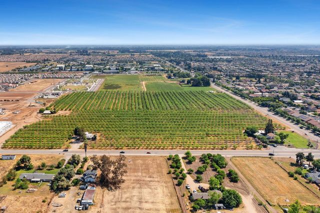 8175 E Shaw Avenue, Clovis, CA 93619