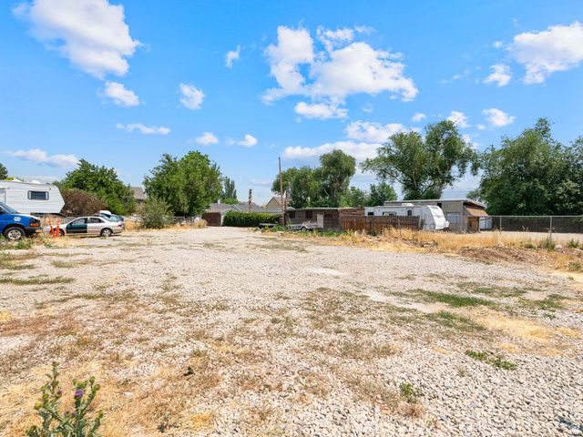 72 E COX LANE, Midvale, UT 84047