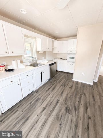 7015 RADCLIFFE ST, Bristol, PA 19007