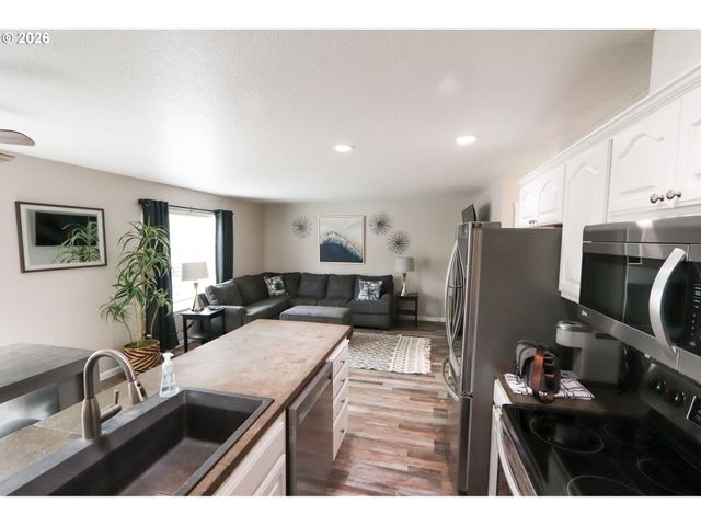 15635 Ne 15TH Pl, Vancouver, WA 98686