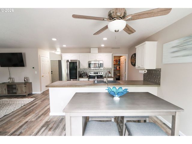 15635 Ne 15TH Pl, Vancouver, WA 98686