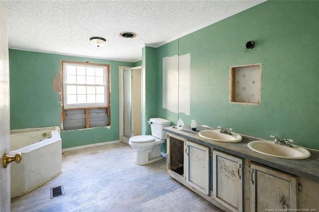 3600 Quarter Horse Run Lane, Parkton, NC 28371