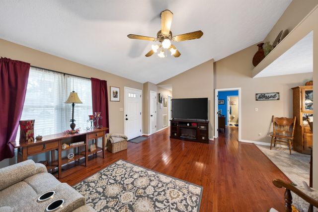 217 Westlynn Dr, Lebanon, TN 37087