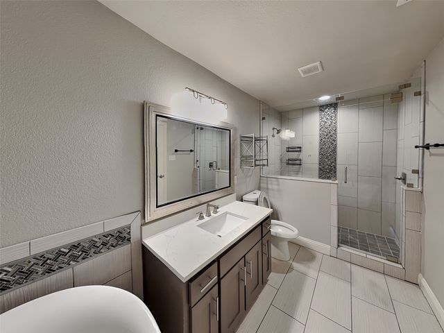 2828 Livingston Avenue, Fort Worth, TX 76110