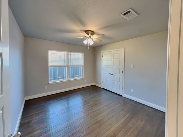 2828 Livingston Avenue, Fort Worth, TX 76110