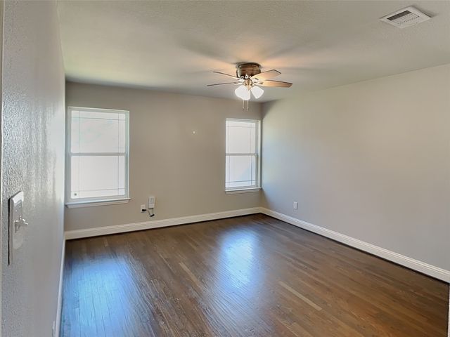 2828 Livingston Avenue, Fort Worth, TX 76110