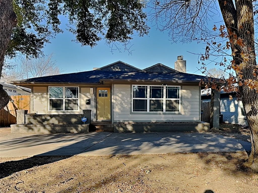 2828 Livingston Avenue, Fort Worth, TX 76110