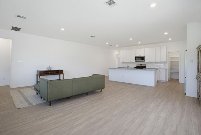 5904 Geronimo WAY, Seguin, TX 78155