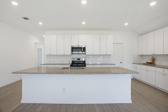 5904 Geronimo WAY, Seguin, TX 78155