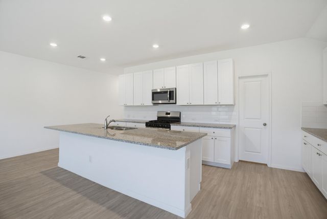 5904 Geronimo WAY, Seguin, TX 78155