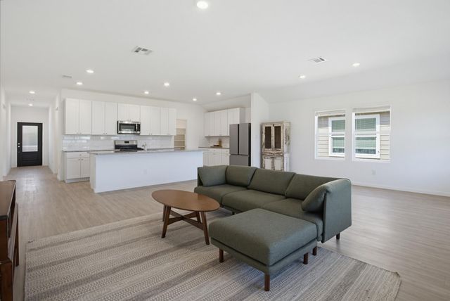 5904 Geronimo WAY, Seguin, TX 78155