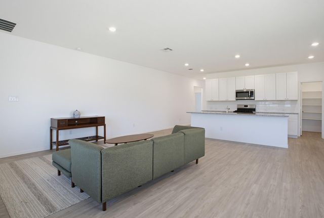 5904 Geronimo WAY, Seguin, TX 78155