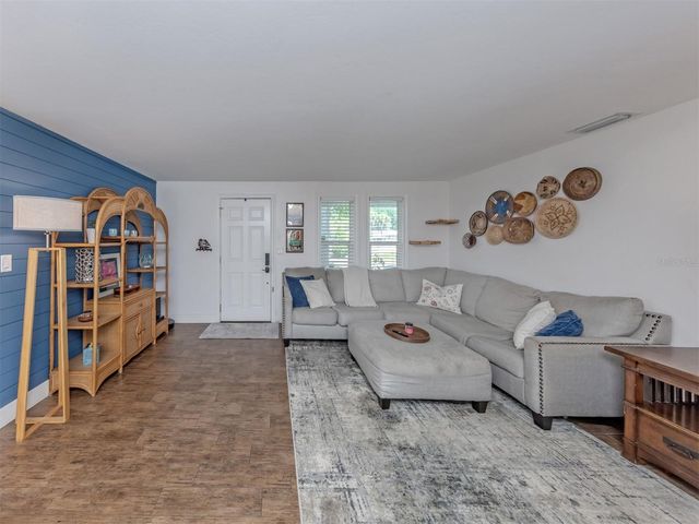 381 FALKLAND ROAD, Venice, FL 34293