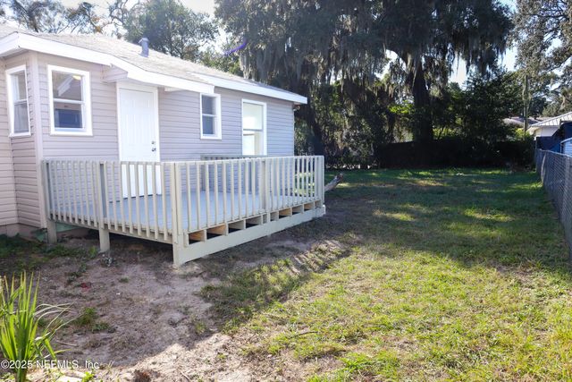 1744 LILLY Road E, Jacksonville, FL 32207