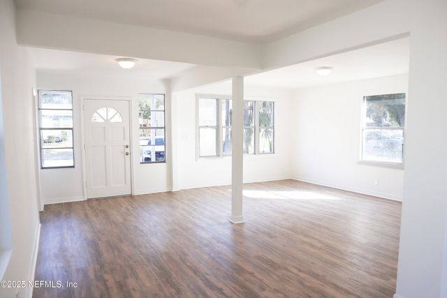 1744 LILLY Road E, Jacksonville, FL 32207