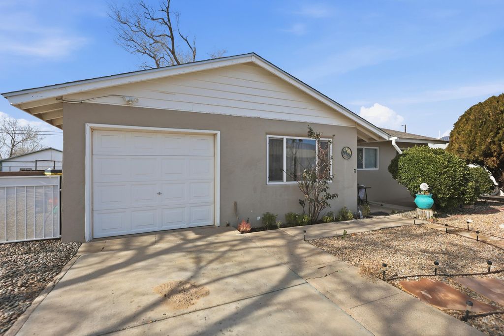 1529 Clancy Drive NE, Albuquerque, NM 87112