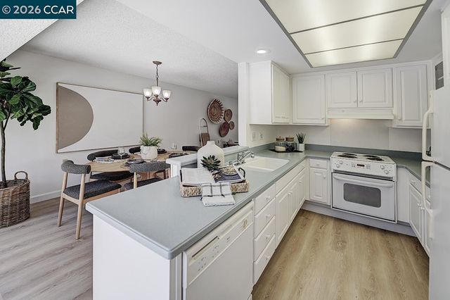 2025 Golden Rain Rd 7, Walnut Creek, CA 94595