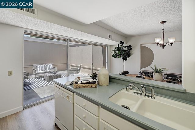 2025 Golden Rain Rd 7, Walnut Creek, CA 94595