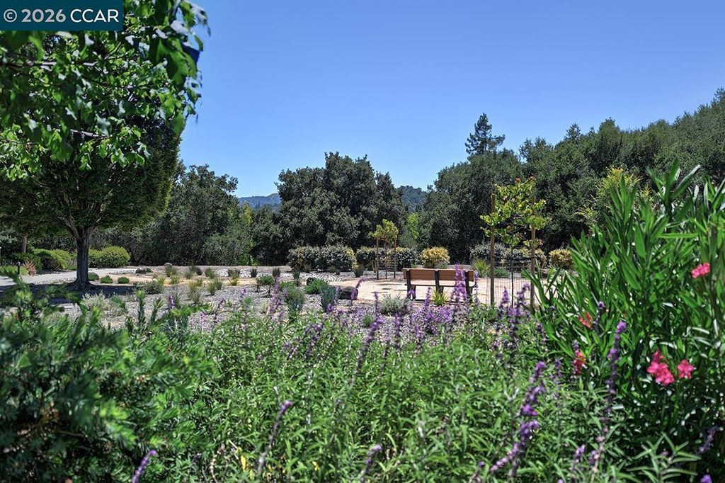 2025 Golden Rain Rd 7, Walnut Creek, CA 94595