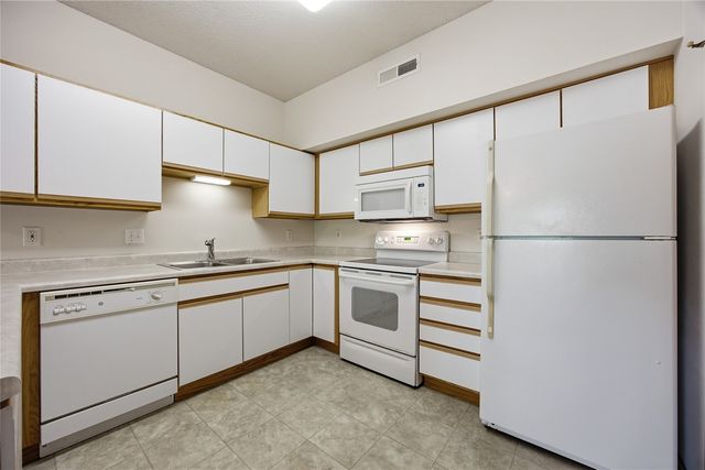 3028 Center Point NE 204, Cedar Rapids, IA 52402