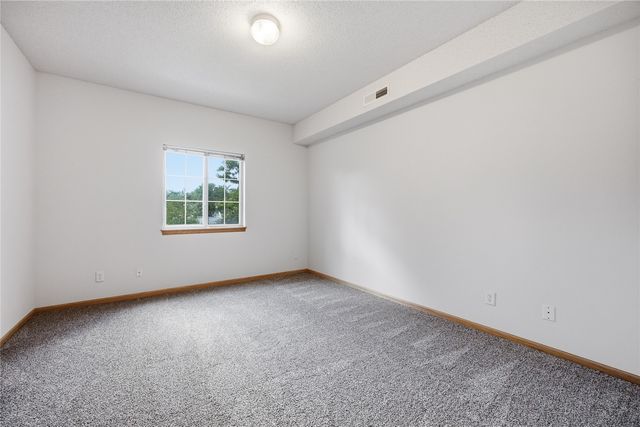 3028 Center Point NE 204, Cedar Rapids, IA 52402
