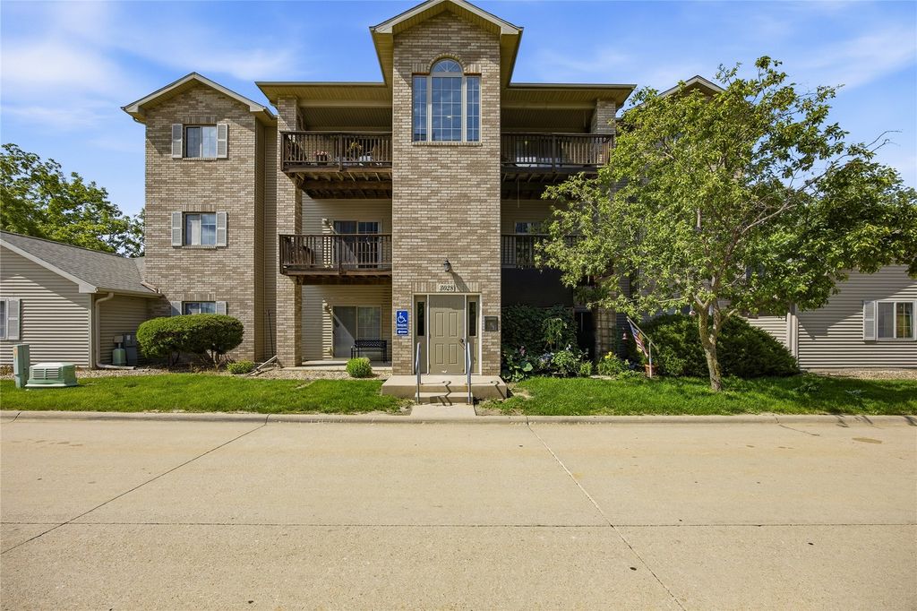 3028 Center Point NE 204, Cedar Rapids, IA 52402