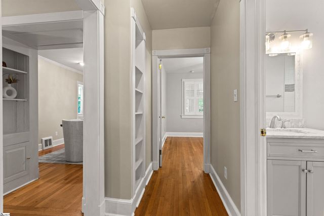 120 W Montclair Avenue, Greenville, SC 29609