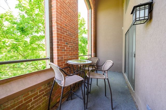 96 Old Colony Ave 304, Taunton, MA 02718