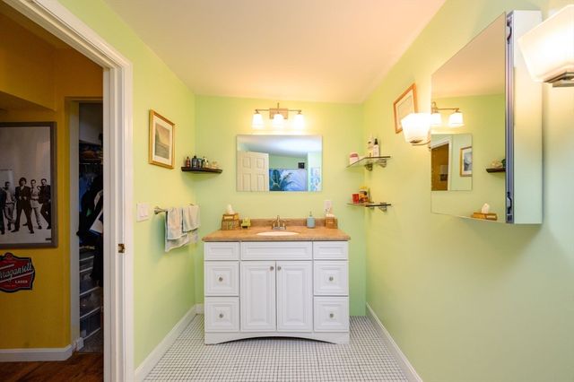 96 Old Colony Ave 304, Taunton, MA 02718