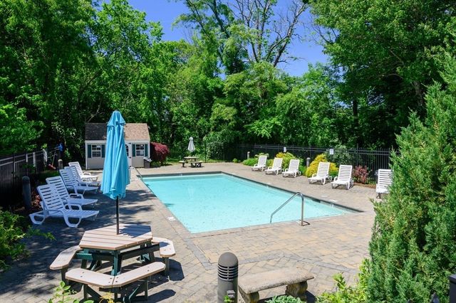 96 Old Colony Ave 304, Taunton, MA 02718