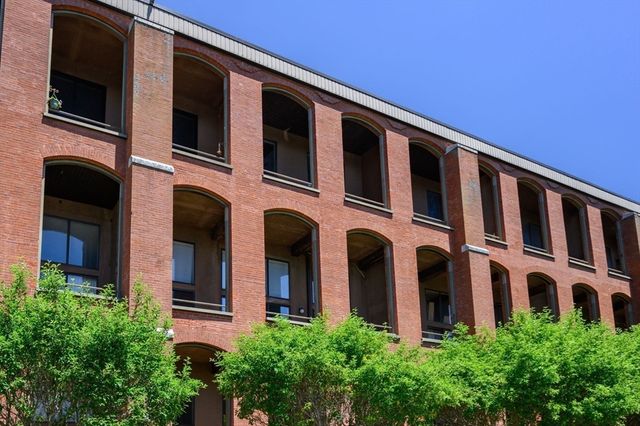 96 Old Colony Ave 304, Taunton, MA 02718