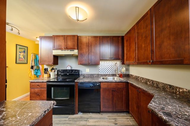 96 Old Colony Ave 304, Taunton, MA 02718
