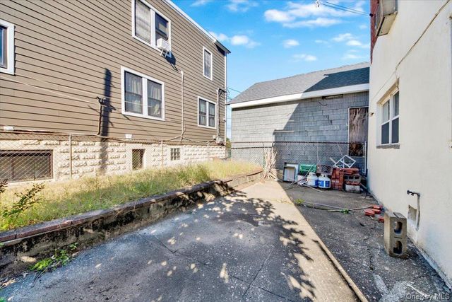 2877 Waterbury Avenue, Bronx, NY 10461