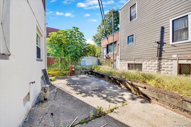 2877 Waterbury Avenue, Bronx, NY 10461