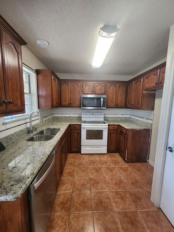 206 Hackberry Drive, Greenville, TX 75402