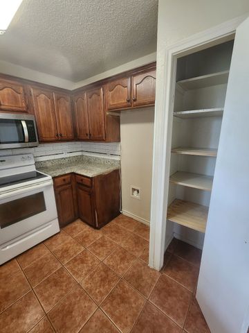 206 Hackberry Drive, Greenville, TX 75402