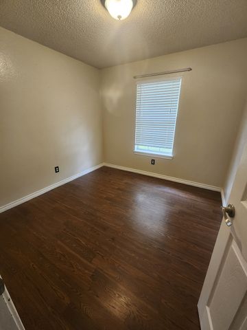 206 Hackberry Drive, Greenville, TX 75402