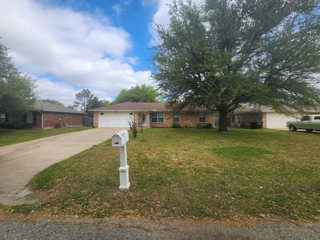 206 Hackberry Drive, Greenville, TX 75402