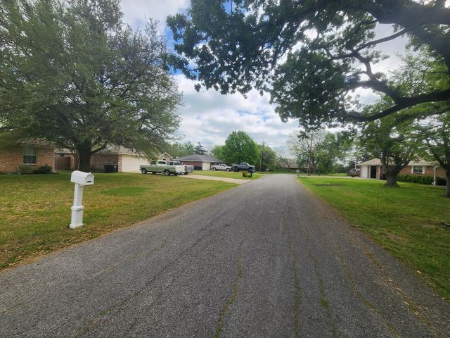 206 Hackberry Drive, Greenville, TX 75402