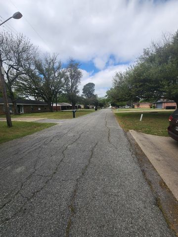 206 Hackberry Drive, Greenville, TX 75402