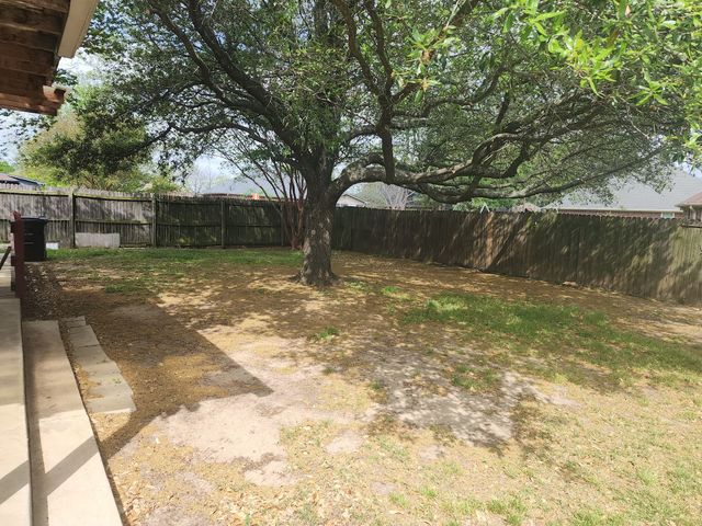 206 Hackberry Drive, Greenville, TX 75402