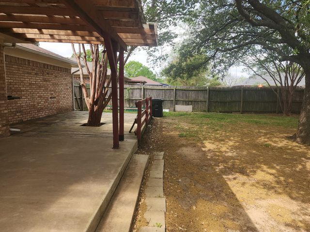 206 Hackberry Drive, Greenville, TX 75402