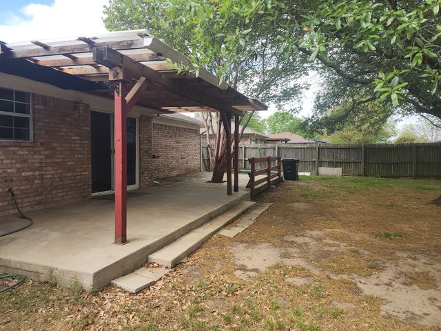 206 Hackberry Drive, Greenville, TX 75402