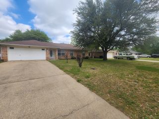 206 Hackberry Drive, Greenville, TX 75402