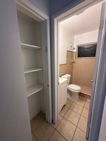 6240 Dewey St, Hollywood, FL 33023