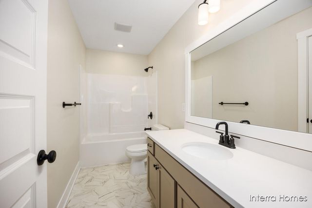 5949 Valley Point Drive SE, Caledonia, MI 49316