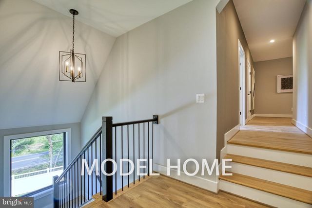 1829 DEER DR, Mclean, VA 22101
