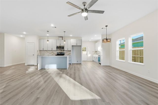 2315 Cedar Street, Pearland, TX 77581